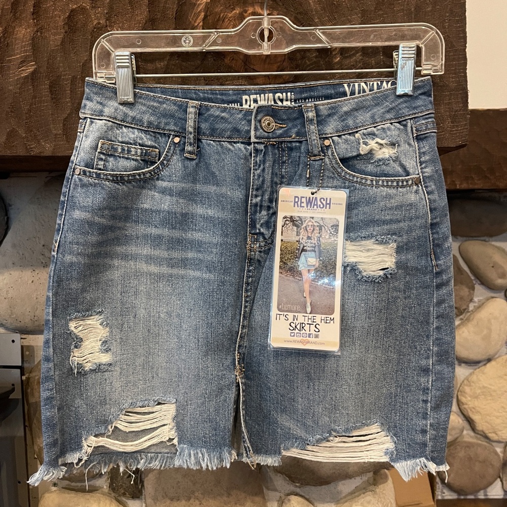NEW Rewash Los Angeles Vintage Reunion Distressed Denim Skirt Size 3 NWT